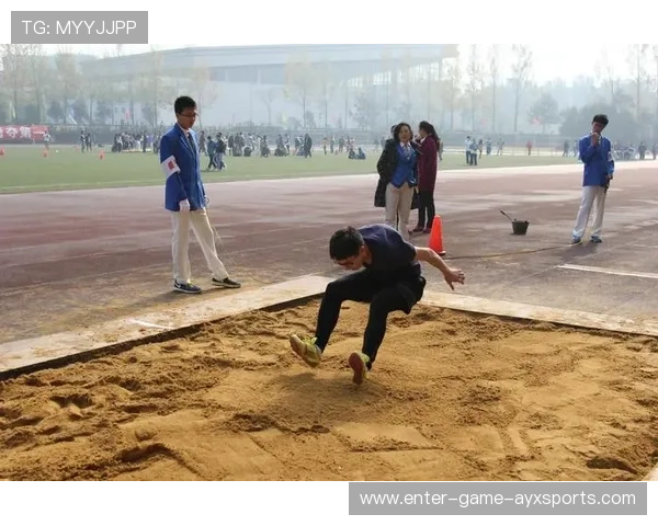 跳远选手腾空瞬间拍下,摄影师称“人类能飞” 跳远选手腾空瞬间拍下,摄影师称“人类能飞”