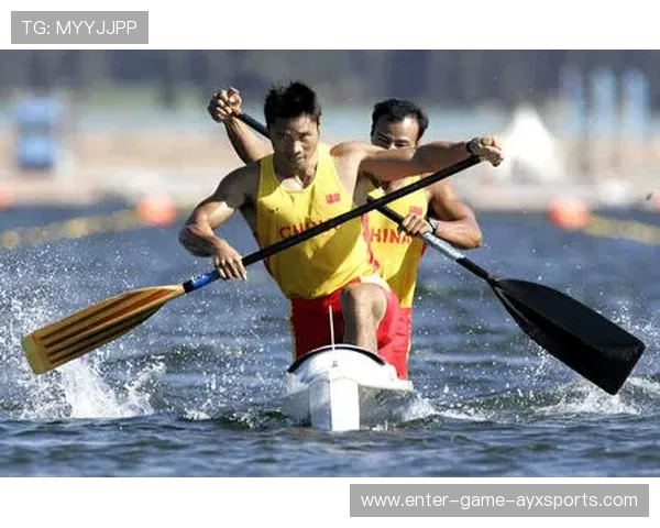 皮划艇选手逆流猛冲如“水上野兽”