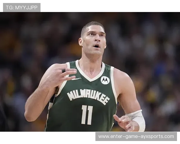 雄鹿比斯利转身撤步远投命中