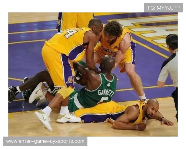 西蒙斯防守压制,队伍在关键段稳住局面