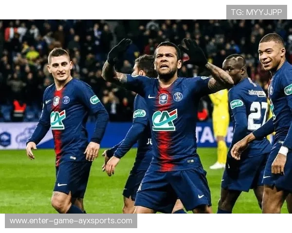 法甲里昂中场渗透精准，锋线高效终结：足球的艺术与战术完美结合