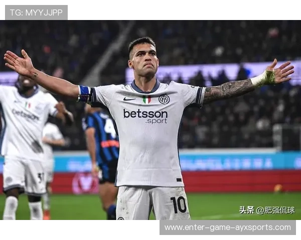 国米劳塔罗中路插上弧线球破门全场起立欢呼