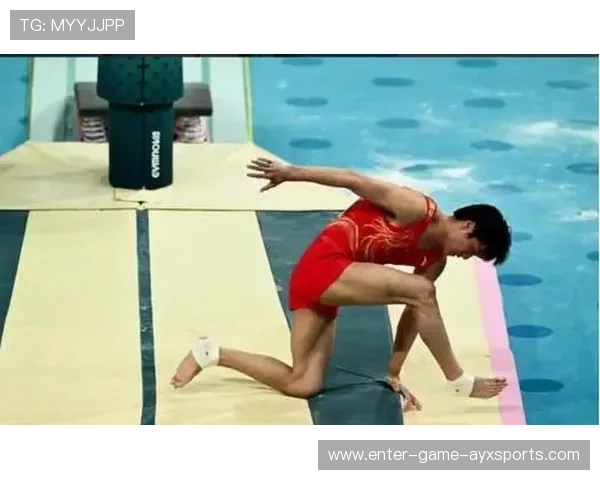 举重赛事燃爆现场，老将举起纪录重量后泪洒赛场