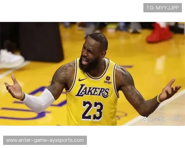 詹姆斯带球突袭助攻，湖人完成漂亮团队配合