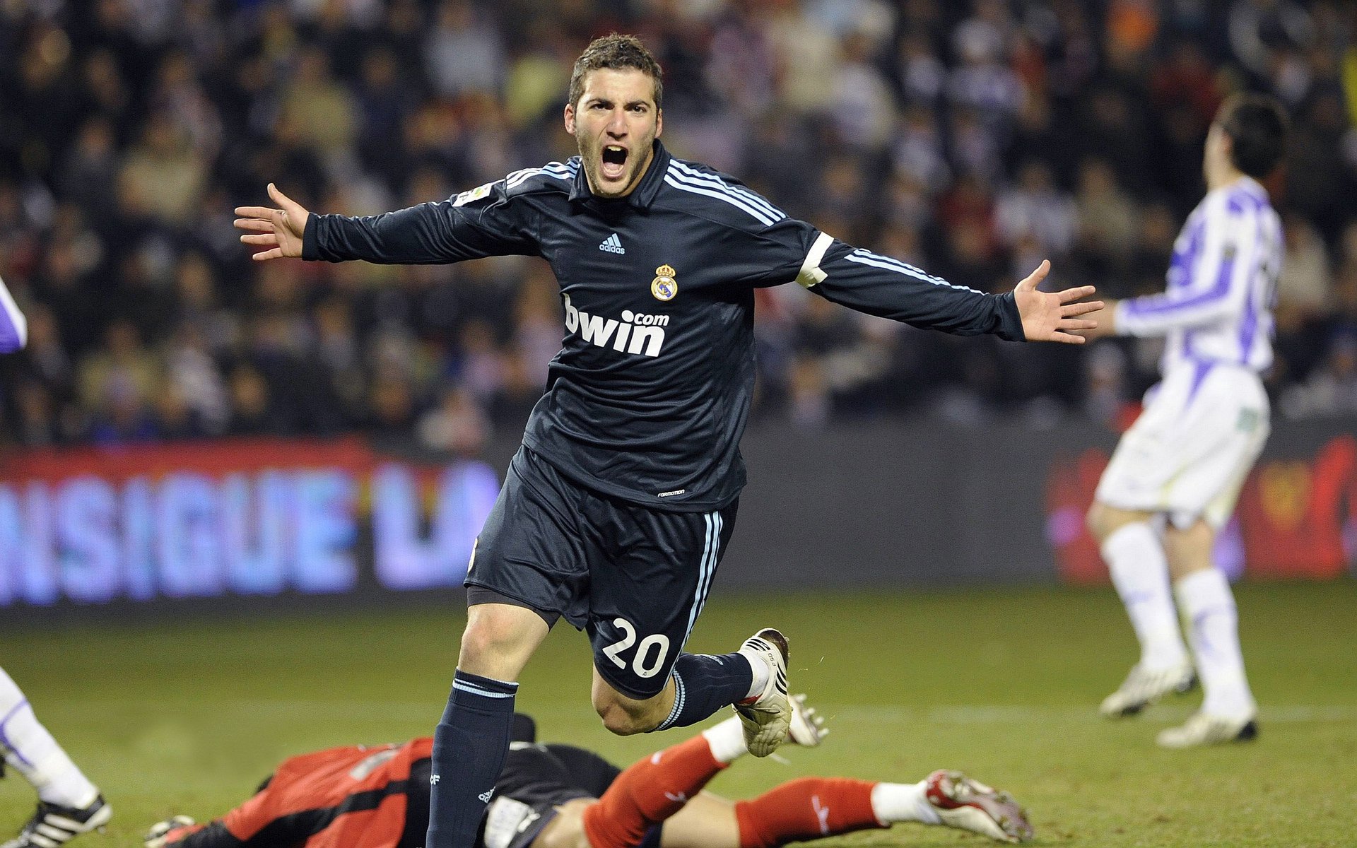 “英超进入收官冲刺,争冠格局待定”,英超争冠2021